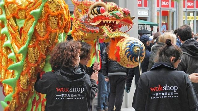 Chinese New Year Eve – O δράκος χορεύει στους δρόμους της Αθήνας πρωταγωνιστώντας σε ένα πρωτότυπο  street happening 